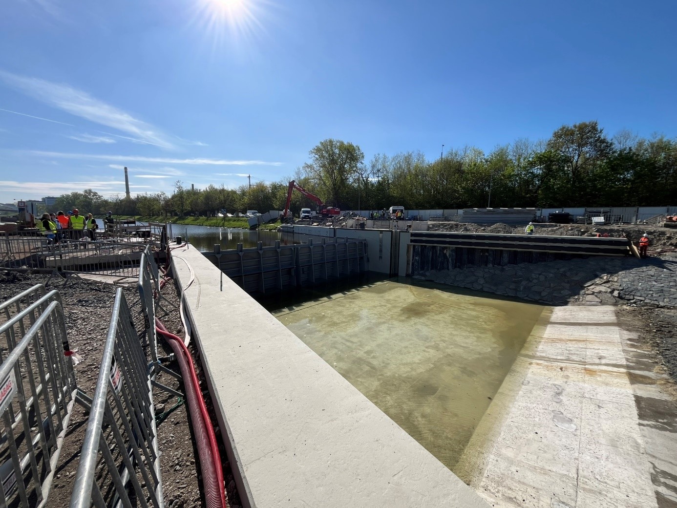 Definitivní uzávěr plavebního kanálu Troja – zprovoznění klapky a napuštění kanálu
