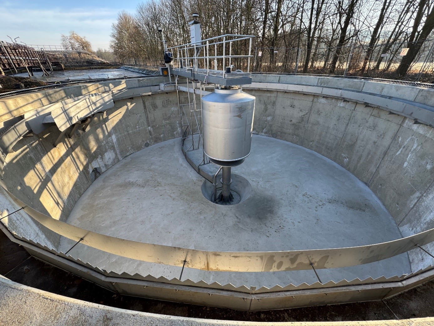 Modernizace ČOV Přeštice – práce na dosazovací nádrži